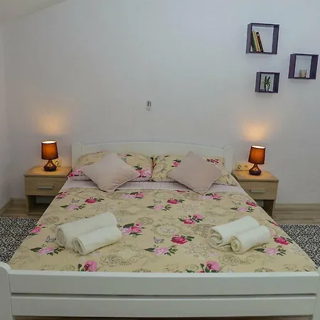 Nela Makarska-imotski *