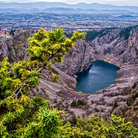 Nela Makarska-imotski Имотски
